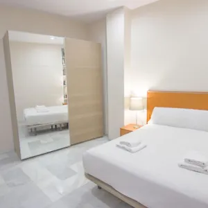 Rentalsevilla En Barrio Santa Cruz Con Parking Apartamento